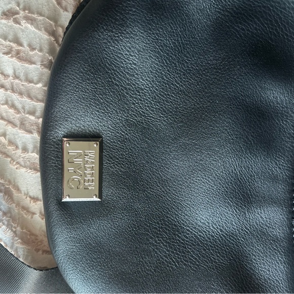 Madden girl crossbody fanny pack with gem details - Picture 3 of 5